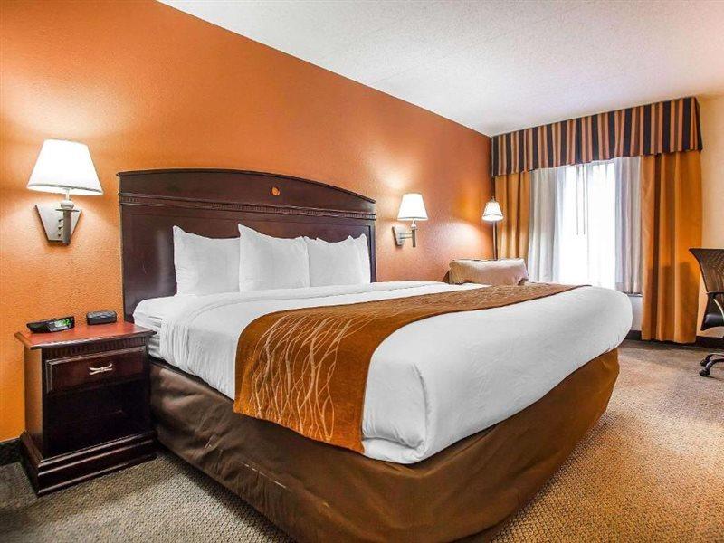 Hotel Comfort & - New Brunswick 3*