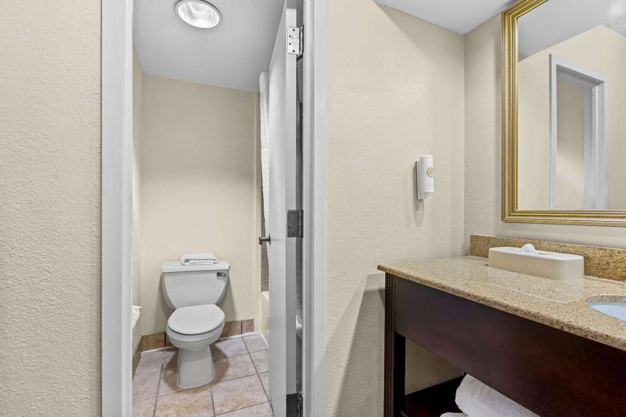 Comfort & - New Brunswick Hotel 3*