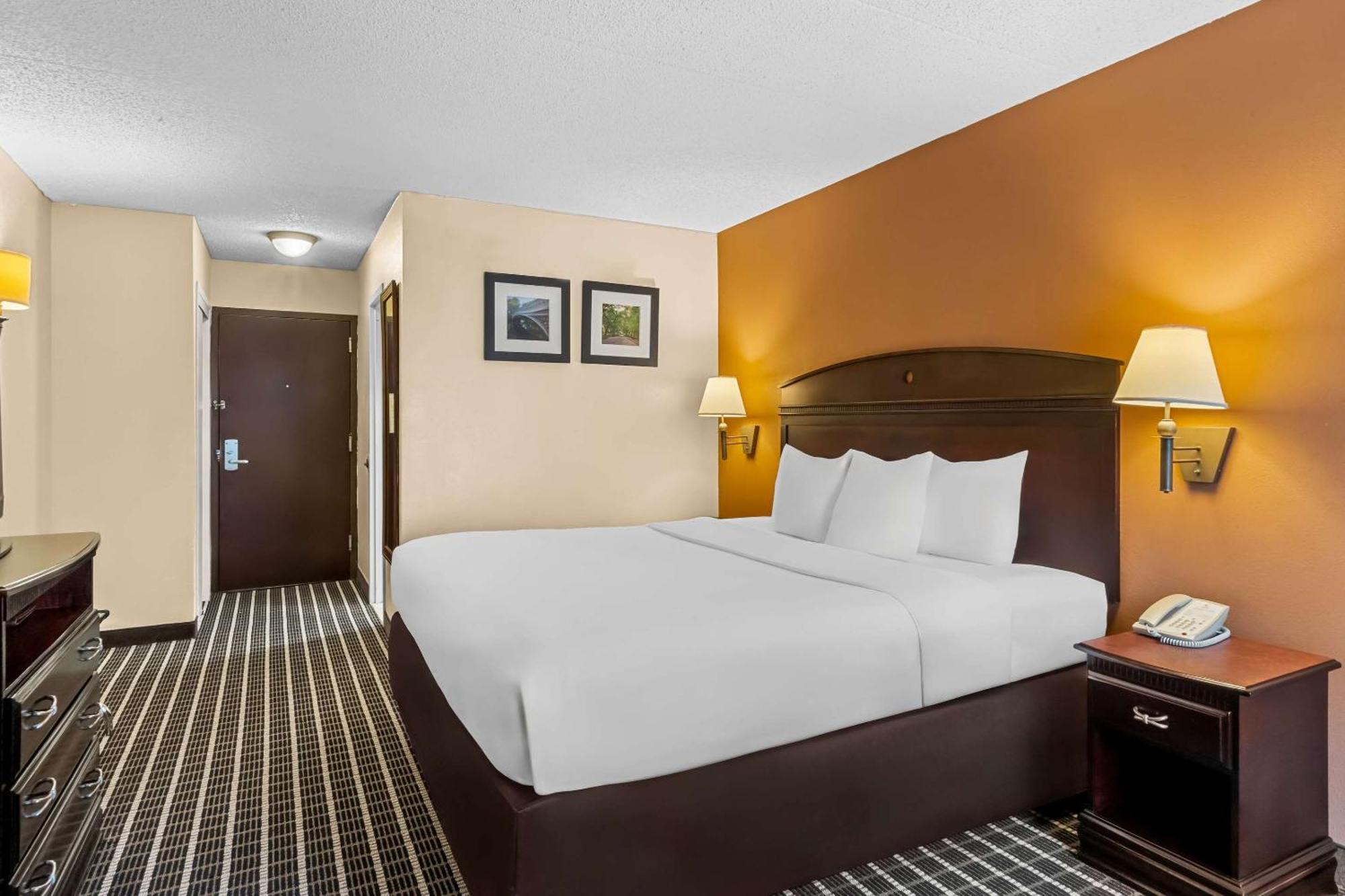 Comfort & - New Brunswick Hotel Somerset
