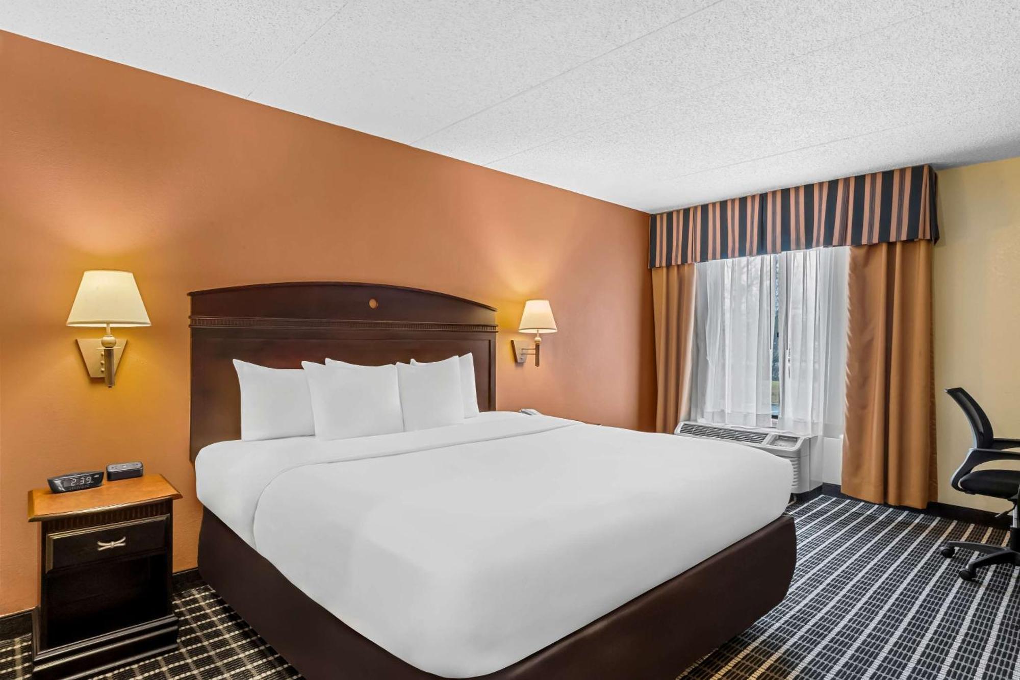 Hotel Comfort & - New Brunswick Somerset